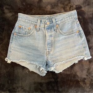 Levi 501 Shorts 24